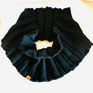Basico Infinity Knit Scarf Black